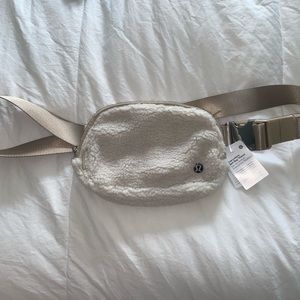 Lululemon Everywhere Belt Bag Fleece